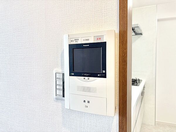 訪問者が一目でわかる安心のＴＶモニター付きインターホン。