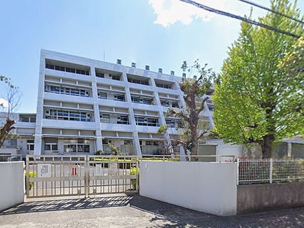 中学校 220m 足立区立六月中学校