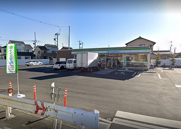 コンビニ 620m ファミリーマート 新座畑中二丁目店