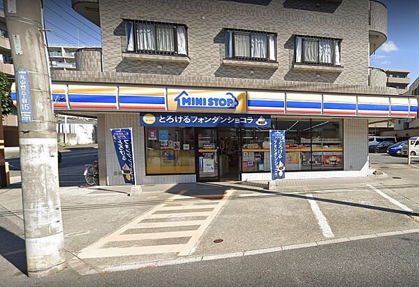 コンビニ 600m ミニストップ 和光下新倉店