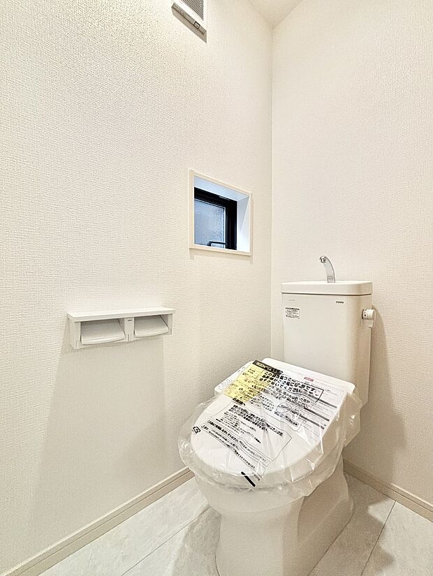 トイレは安心の2箇所！朝のバタバタも一安心です。 