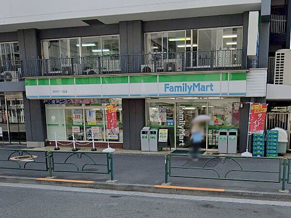 コンビニ 100m ファミリーマート代々木一丁目店