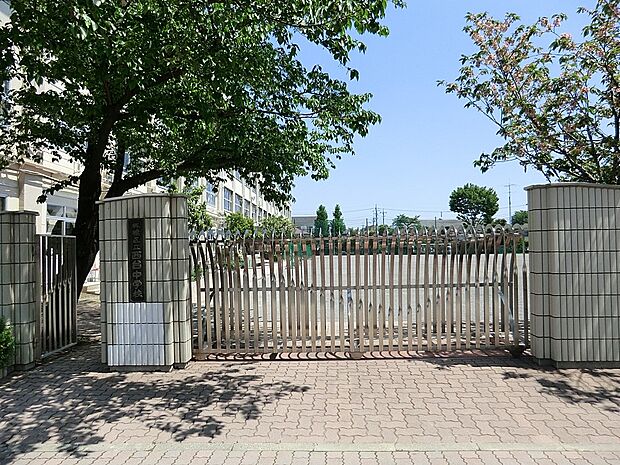 中学校 700m 板橋区立西台中学校