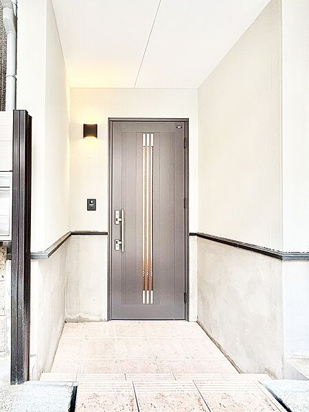大切な家族、来客を出迎える玄関。