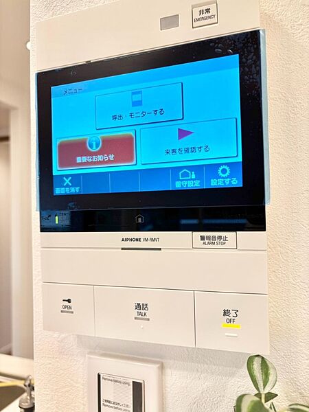 訪問者が一目でわかる安心のＴＶモニター付きインターホン。
