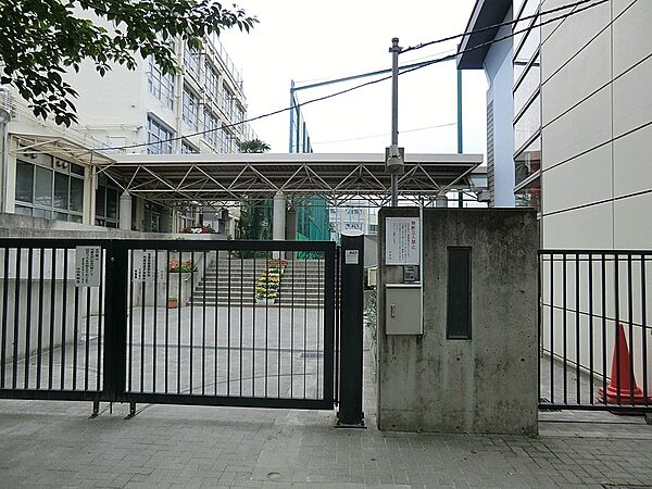 中学校 100m 新宿区立落合第二中学校