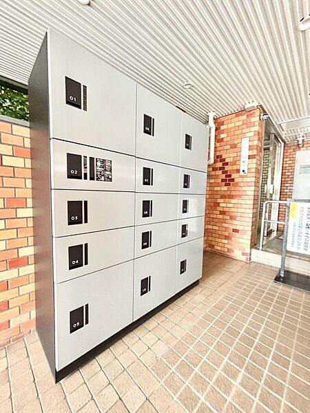 宅配ボックスがありますので不在時の配達も安心です