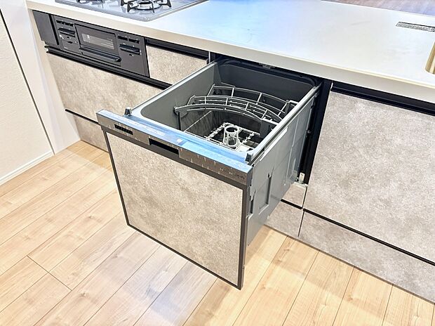 面倒なお片づけは食洗機にお任せ！家事の負担が減って、時間にも気持ちにもゆとりができます。