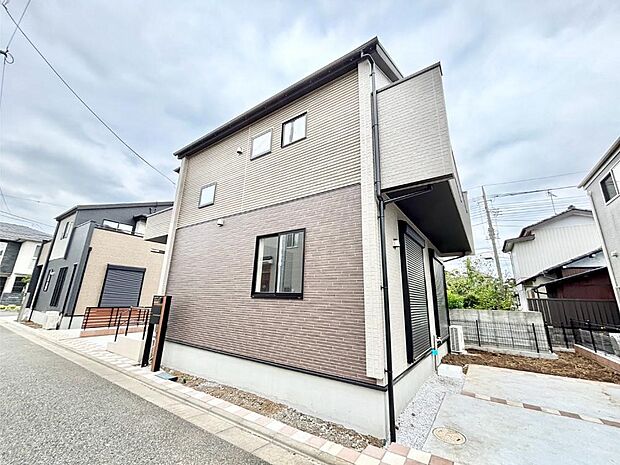 洗練された外観、上質な住空間が広がる室内は永く安心して過ごせる住居です。