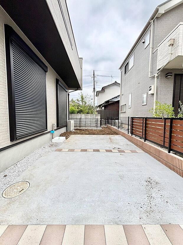 駐車2台可能!急なお客様の駐車に。また、ご家族の自転車スペースとしても大活躍。