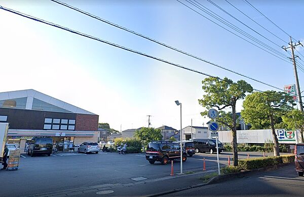 コンビニ 300m セブン-イレブン 川口江戸3丁目店