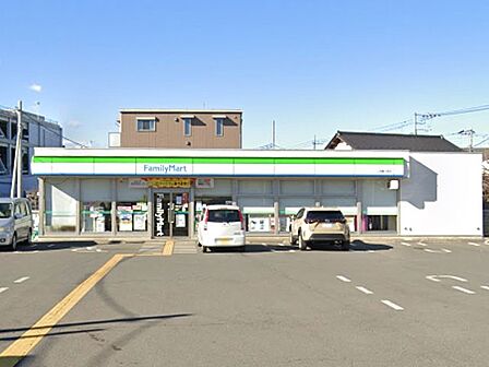 コンビニ 650m ファミリーマート 三芳藤久保店