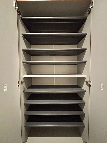 収納力ある下駄箱の活用で玄関廻りはいつでもスッキリ