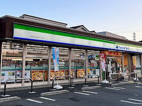 コンビニ 560m ファミリーマート川越砂新田四丁目店