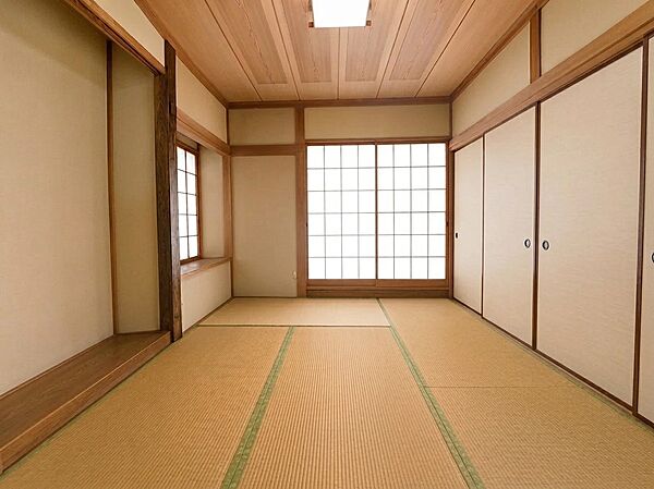 柔らかい畳の空間は、お子様の遊び場や来客時のおもてなしの場所として重宝します。
