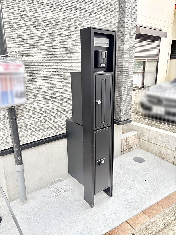 外観「無料オンライン相談」受付中!エントランスになじむシンプルデザイン。