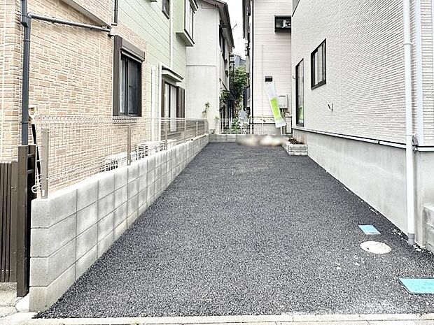 駐車2台可能!急なお客様の駐車に。また、ご家族の自転車スペースとしても大活躍。