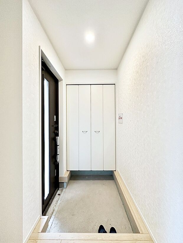 家族の帰宅やお客様をあたたかく迎える玄関  
