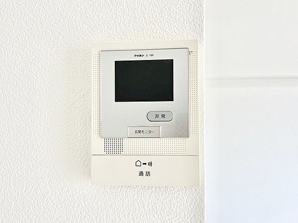 訪問者が一目でわかる安心のＴＶモニター付きインターホン。