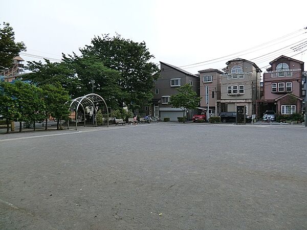 公園 200m 鍛冶谷町公園