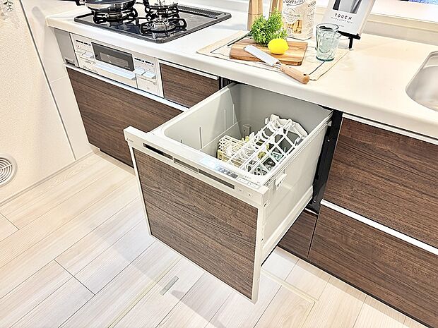 面倒なお片づけは食洗機にお任せ!家事の負担が減って、時間にも気持ちにもゆとりができます。