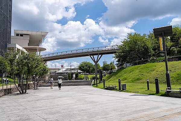 公園 300m 狭山市駅西口市民広場