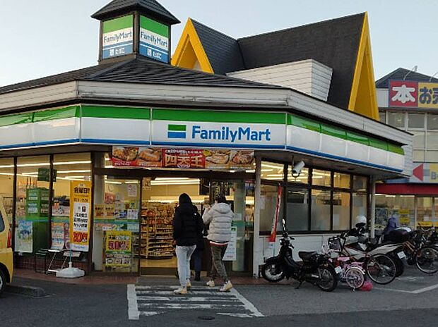 コンビニ 172m ファミリーマート かわぐち飯塚店