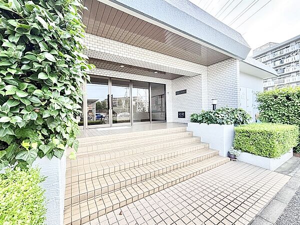 落ち着いた雰囲気のエントランス