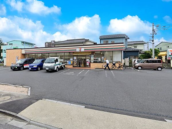 コンビニ 400m セブン-イレブン 足立大谷田4丁目店