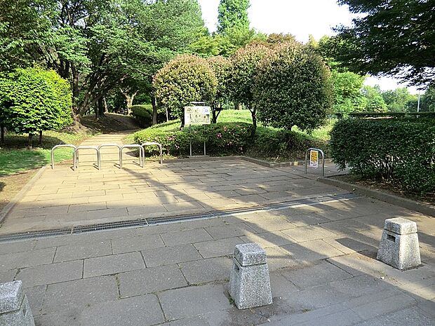 公園 560m 青葉台公園