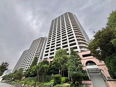 外観:生活に便利な地に伸びやかな家族の生活風景を描く住まい 外観:生活に便利な地に伸びやかな家族の生活風景を描く住まい