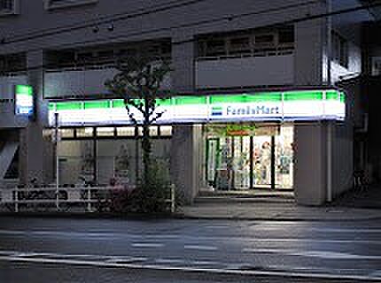 コンビニ 100m ファミリーマート 新宿天神町店