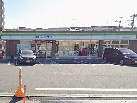 コンビニ 400m ファミリーマート和光白子三丁目店