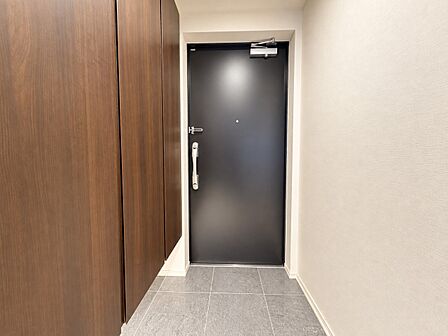 下駄箱付きの玄関でいつも気持ち良くご家族やお客様を迎えられます。