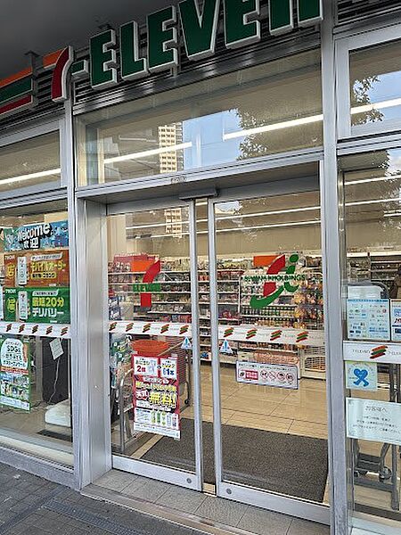 コンビニ 300m セブン-イレブン 横浜みなとみらい6丁目店
