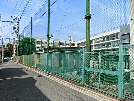 中学校 700m 北区立滝野川紅葉中学校