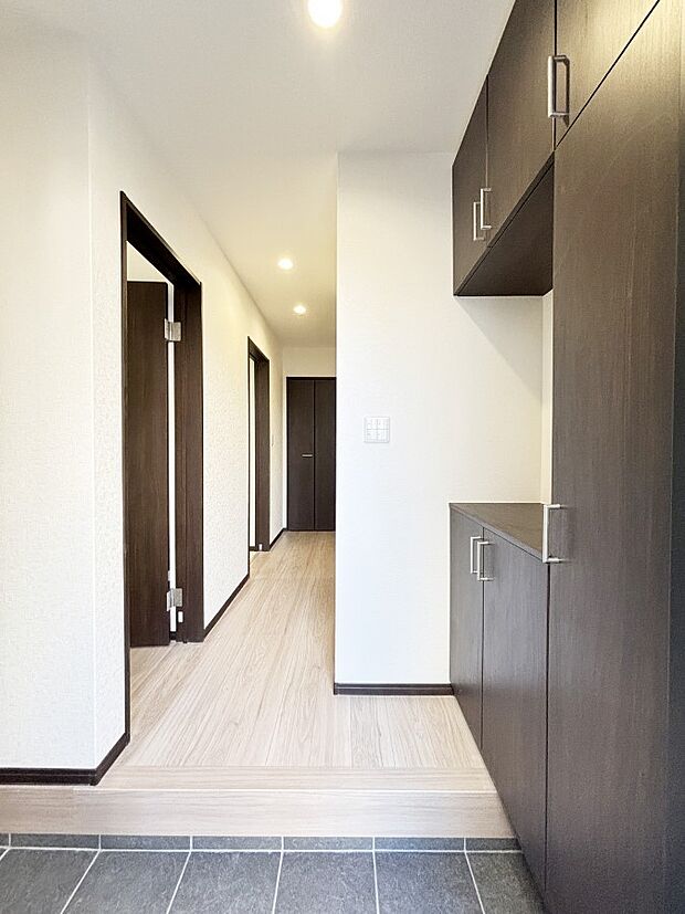 家族の帰宅やお客様をあたたかく迎える玄関