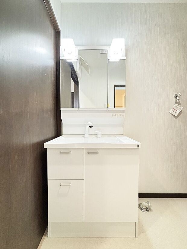 収納力と機能性に優れた洗面化粧台