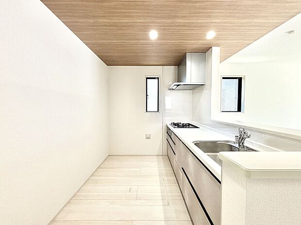 ゆとりあるキッチンではご家族と楽しくお料理ができます。