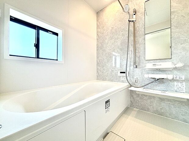 落ち着いた雰囲気でゆっくりお寛ぎいただけるバスルーム