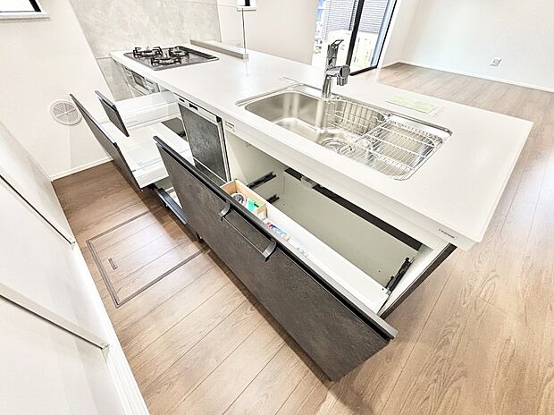 使いやすさを優先したスライド式収納タイプ！