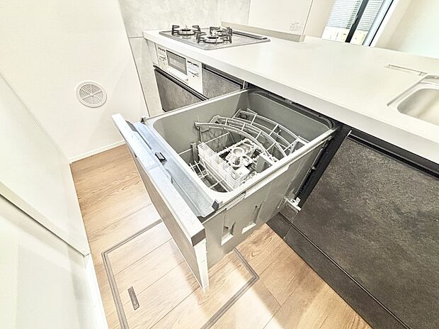 面倒なお片づけは食洗機にお任せ！家事の負担が減って、時間にも気持ちにもゆとりができます。