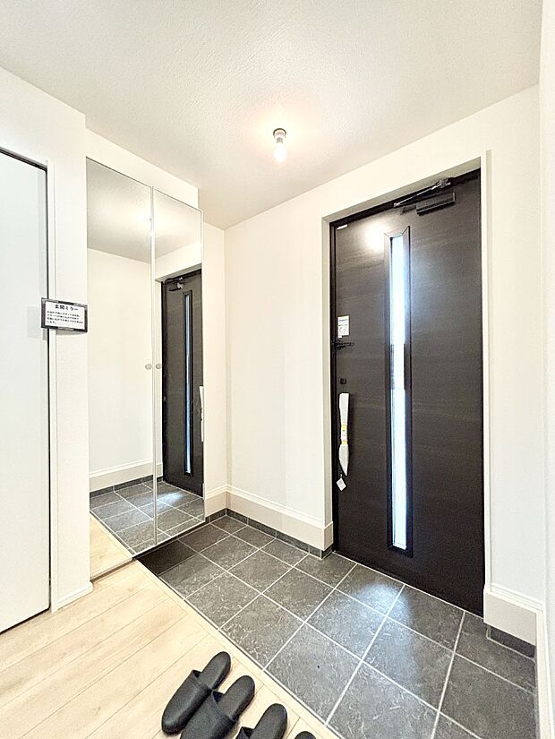 明るい玄関はお客様をお出迎えするのにぴったりです!