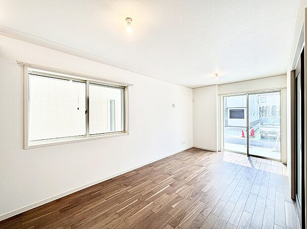 日当たりの良いリビング。お気に入りのグリーンを飾れば更に心地よさがアップ!