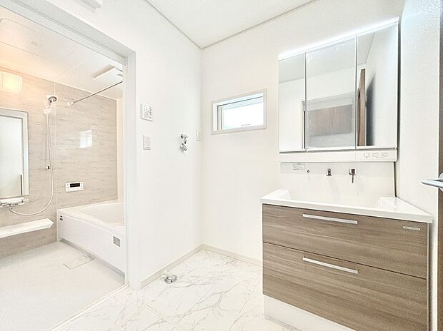 広々とゆとりのあるランドリースペース。