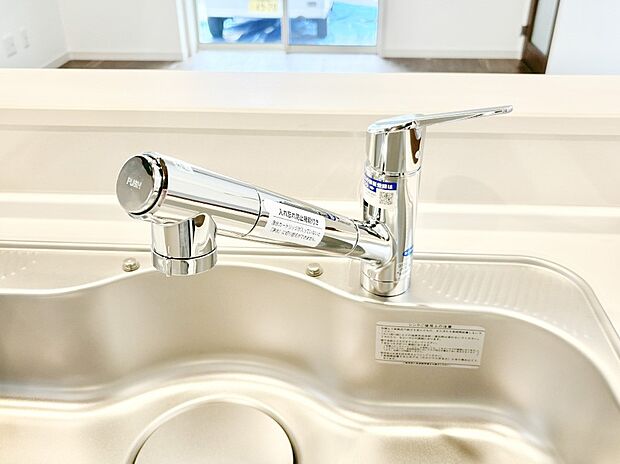 いつでも清潔なおいしいお水を。一つの水栓で水道水と浄水を使い分け。