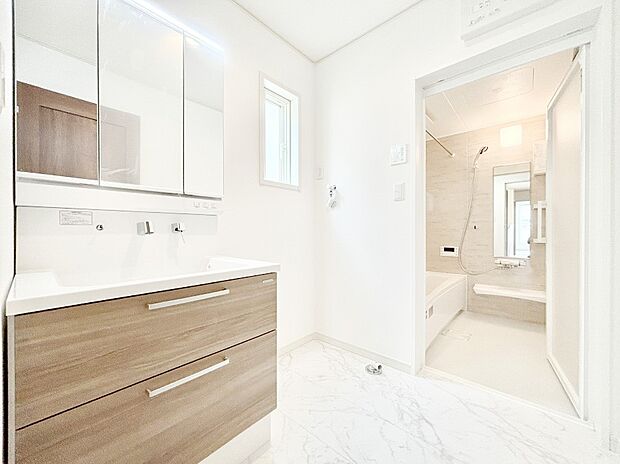 広々とゆとりのあるランドリースペース。