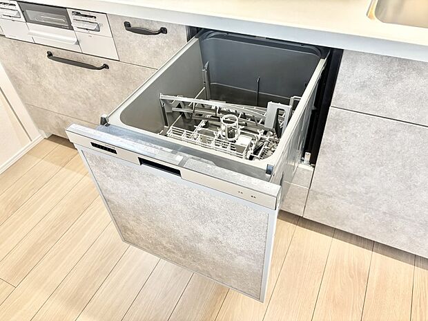 面倒なお片づけは食洗機にお任せ！家事の負担が減って、時間にも気持ちにもゆとりができます。