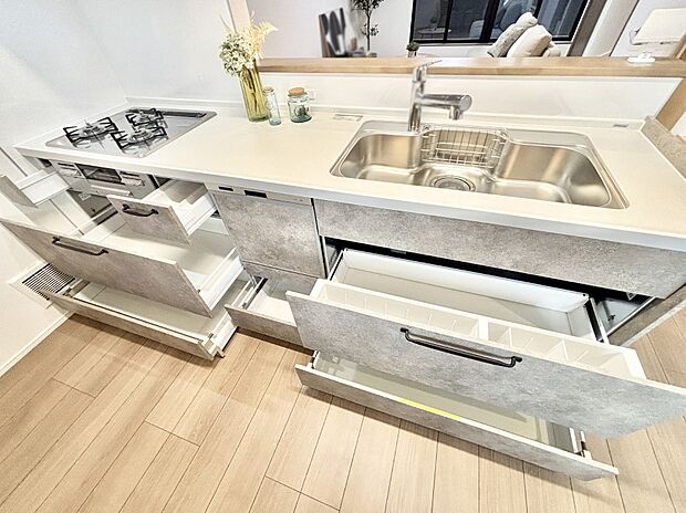 使いやすさを優先したスライド式収納タイプ！