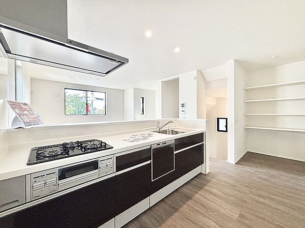 ゆとりあるキッチンではご家族と楽しくお料理ができます。